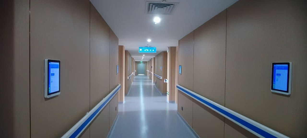 病区走廊信息终端部署现场现场图